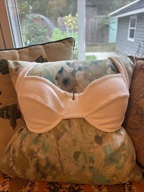 NWOT White Vetchy Underwire Bikini Top — Adjustable Straps SDD